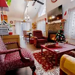 Poconos Getaway With Hot Tub-Close To Attractions, Perfect For Family &Friends!