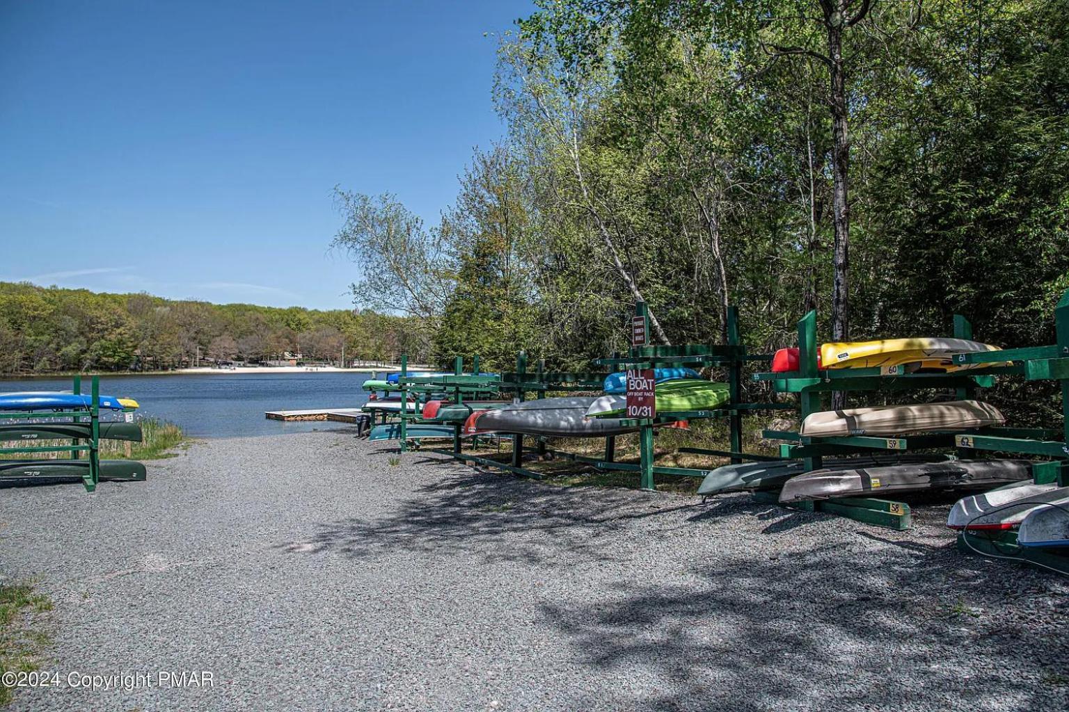 Poconos Getaway With Hot Tub-close To Attractions, Perfect For Family &friends! Blakeslee