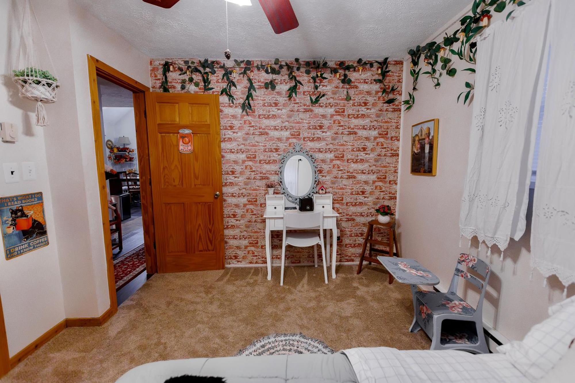 Poconos Getaway With Hot Tub-close To Attractions, Perfect For Family &friends! Holiday home