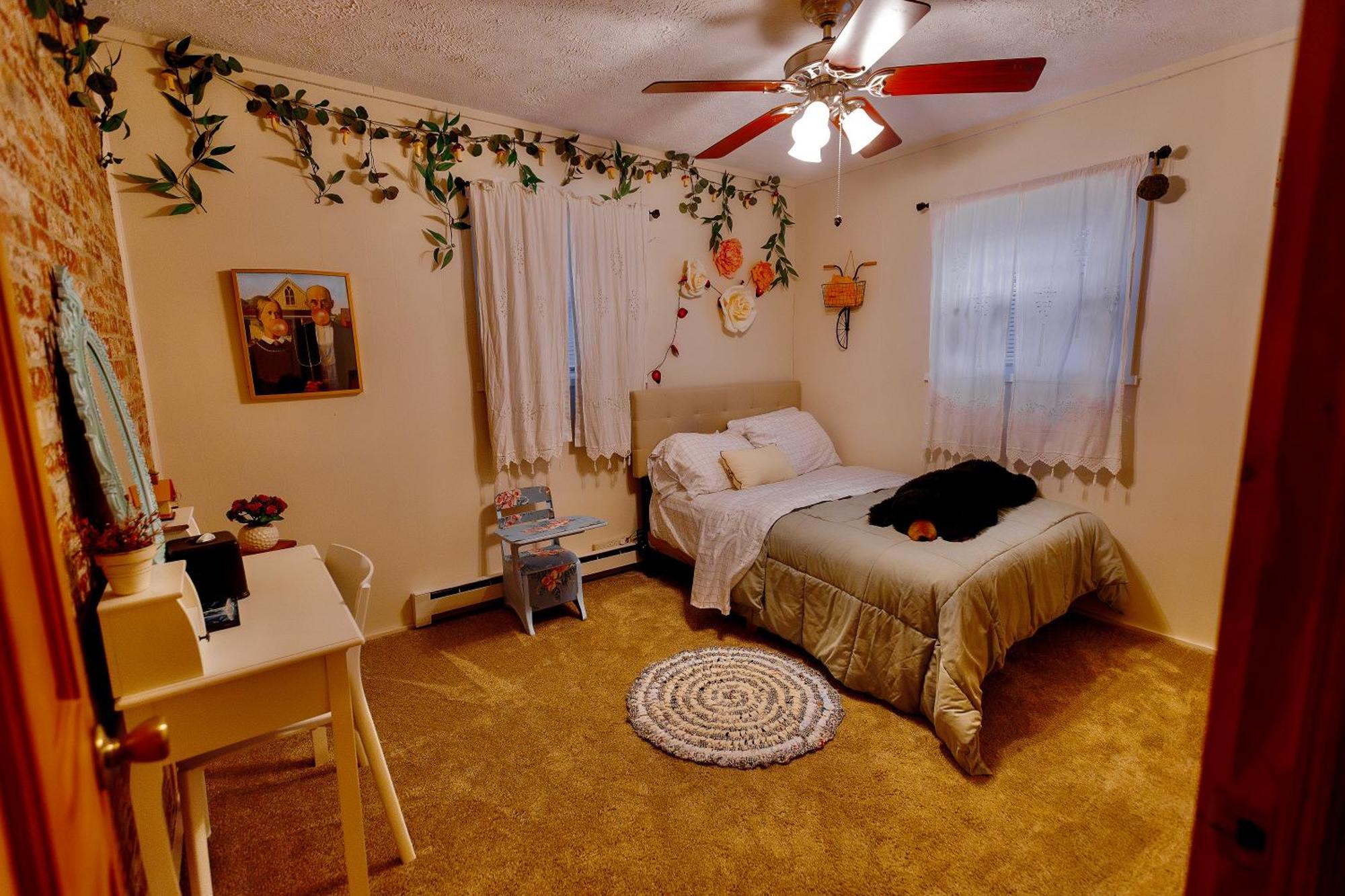 Holiday home Poconos Getaway With Hot Tub-close To Attractions, Perfect For Family &friends!