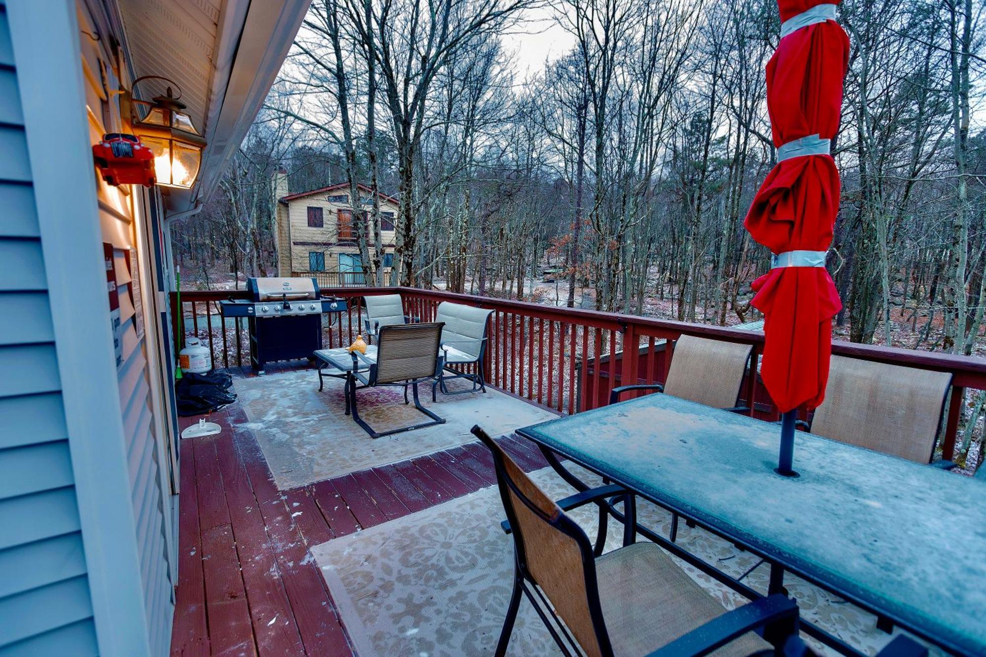 Poconos Getaway With Hot Tub-close To Attractions, Perfect For Family &friends!