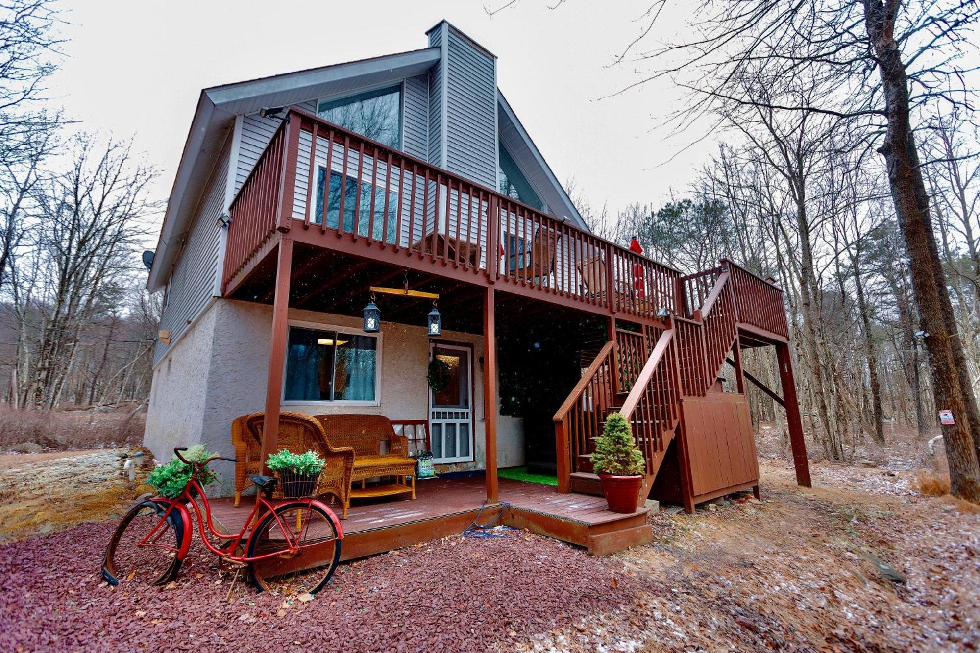 Holiday home Poconos Getaway With Hot Tub-close To Attractions, Perfect For Family &friends! Blakeslee