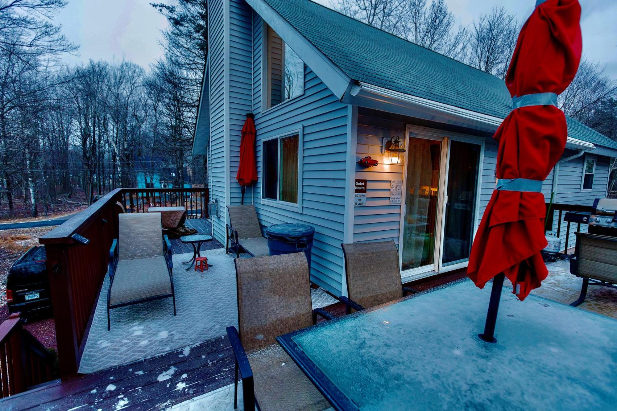 Poconos Getaway With Hot Tub-close To Attractions, Perfect For Family &friends! Holiday home *