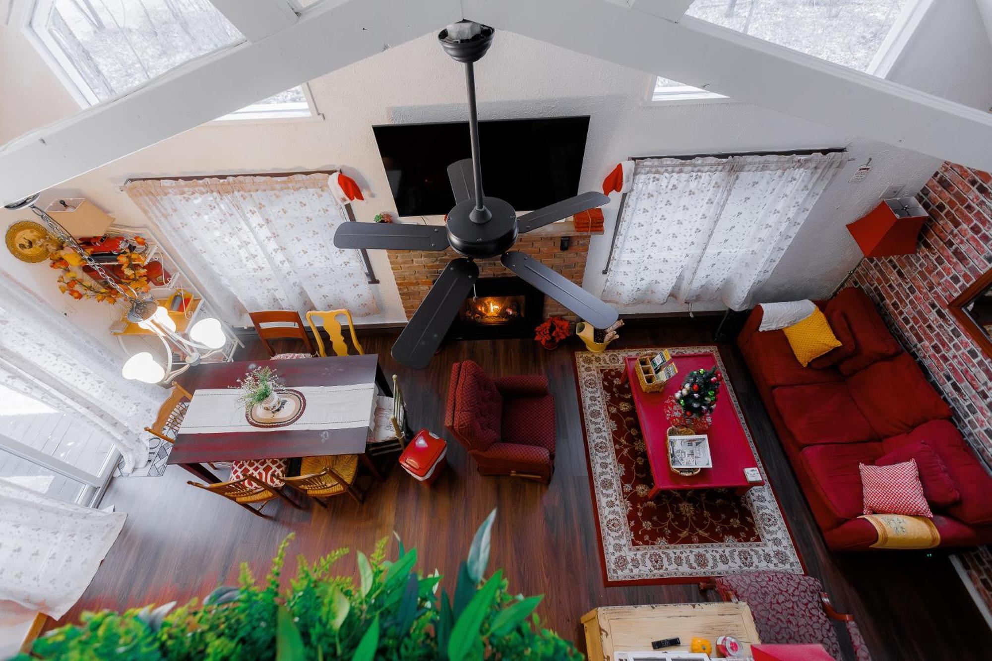 Holiday home Poconos Getaway With Hot Tub-close To Attractions, Perfect For Family &friends! *