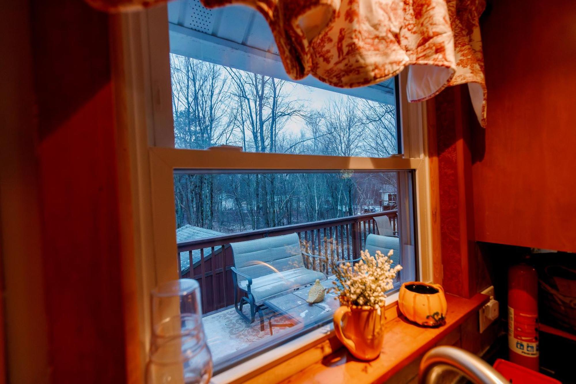 Poconos Getaway With Hot Tub-close To Attractions, Perfect For Family &friends!